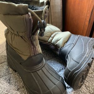 Snowboots size 1